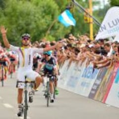 Gaviria repite triunfo y vuelve a batir a Cavendish al sprint