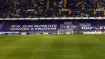 La grada de Riazor con una pancarta contra la violencia.