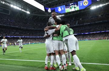 3-2. Lucas Vázquez celebra el tercer tanto que marca en el minuto 82 de partido.