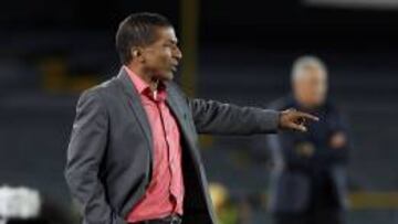 El director técnico Alexis García durante el partido frente a Corinthians en Bogotá.
