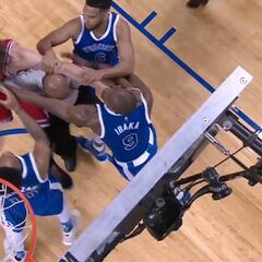 Tremenda pelea en la NBA: ¡con combos incluidos!