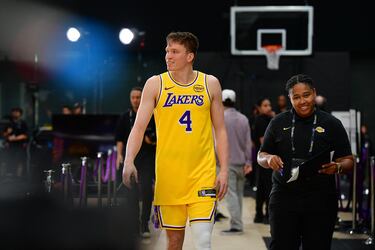 Dalton Knecht durante la jornada de prensa de Los Angeles Lakers en el Centro de Entrenamiento de Salud de UCLA en El Segundo, California.
