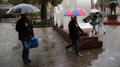 Santiago, 9 julio 2022.
Santiaguinos son fotografiados durante las precipitaciones que se extenderían durante todo el fin de semana.
Marcelo Hernandez/Atonchile