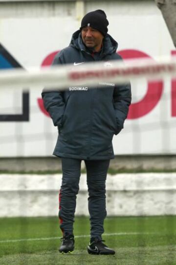 Jorge Sampaoli (Selección Chilena), estuvo en las divisiones menores de Newell's, pero nunca debutó profesionalmente. Temprano optó por la dirección técnica.