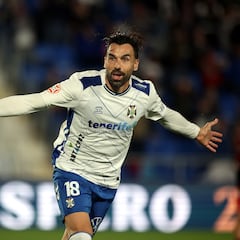 Enric Gallego derriba el muro berciano