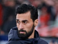 Real Madrid's Spanish coach Alvaro Arbeloa looks on ahead of the UEFA Champions League league phase day 8 football match between SL Benfica and Real Madrid CF at Estadio da Luz in Lisbon on January 28, 2026. (Photo by PATRICIA DE MELO MOREIRA / AFP)