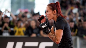 Cris Cyborg durante un entrenamiento p&uacute;blico de UFC.