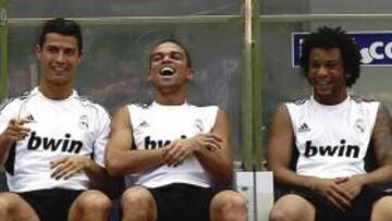 <b>BUEN ROLLO. </b>Cristiano, Pepe y Marcelo bromearon de lindo tras el entrenamiento de ayer en Tianjin.