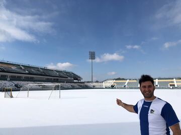 Eduardo Aguilera en el campo de los Rhinos de Rochester, el equipo de la ciudad del Estado de Nueva York.