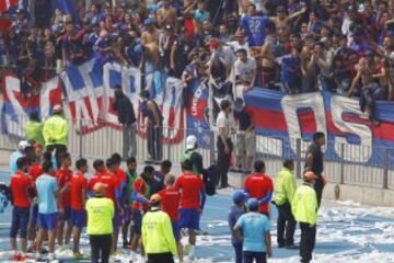 Hinchas de Universidad de Chile realizan banderazo en el Estadio Nacional, previo al Superclásico del domingo 02 de Octubre del 2016.
