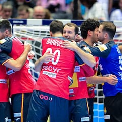 España supera el debut con notable