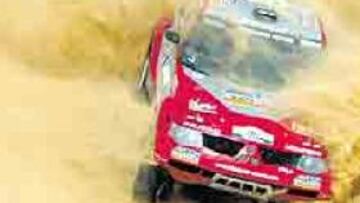 <b>OCTAVA ETAPA.</b> Las esperanzas españolas al triunfo vuelven a tener el nombre propio del motorista catalán. En coches, Peterhansel (arriba) volvió al primer puesto.