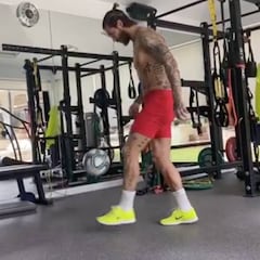 Ramos presume con un recital de toques y demuestra que no ha perdido el tacto