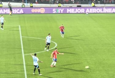 La instrucción de Alexis que no sirvió de nada en el Chile vs Argentina: la razón