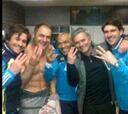 Mourinho y su cuerpo técnico lo celebraron mostrando tres dedos