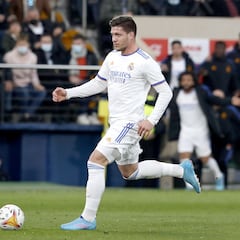 Juega Jovic por sorpresa