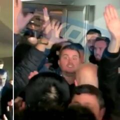 El presidente del Fenerbahce pierde los papeles y salta del palco para pegarse con sus fans