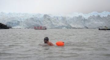 Natación de Invierno en el glaciar Perito Moreno
