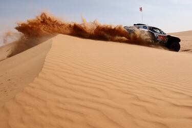 Denis Krotov y Konstantin Zhiltsov del equipo M-Sport Rally Raid en acción durante la etapa 6.