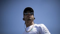 Hamilton se queja: "Ferrari ha renunciado menos al equipo"