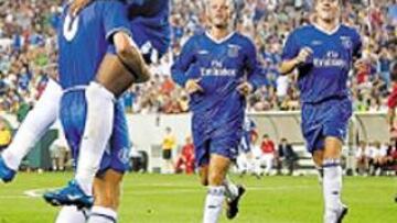 <b>GANA EL DUELO. </b>El Chelsea tiene ocho jugadores y el Milán, siete.