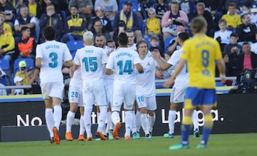 Los jugadores del Real Madrid celebrando el gol 0-3 de Gareth Bale de penalti