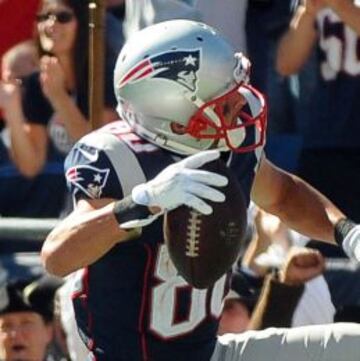 Danny Amendola cogió el pase para touchdown número 400 de Tom Brady. Y como se dice, "Que cumplas muchos más".