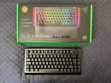 Razer Blackwidow V4 75% impresiones teclado switch