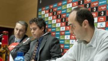 <b>FIRMES. </b>La APMAE habló ayer alto y claro en Cornellà-El Prat. Expusieron su plan de actuación Jorge García, Roman Escuer, Ferran Marín y Daniel Bonilla.