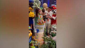 Casi la lía: el hijo de Fede y Mina Bonino rozó el accidente con la vela de su cumpleaños