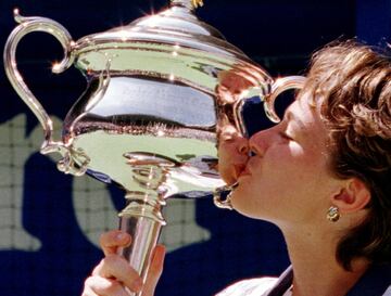 Ha conseguido proclamarse 3 veces Campeona del Open de Australia en 1997, 1998, 1999