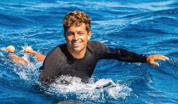 Sponsors: Hurley, Nike, Red Bull, Tag Heuer, GoPro, Vertra.
Por patrocinios: $1,050,000
En competici¨®n: $16k + $2k
Total: $1,068,000