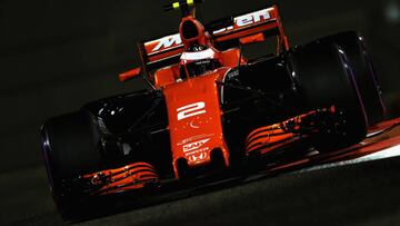 ABU DHABI, UNITED ARAB EMIRATES - NOVEMBER 24: Stoffel Vandoorne of Belgium driving the (2) McLaren Honda Formula 1 Team McLaren MCL32 on track during practice for the Abu Dhabi Formula One Grand Prix at Yas Marina Circuit on November 24, 2017 in Abu Dhabi, United Arab Emirates. (Photo by Mark Thompson/Getty Images)