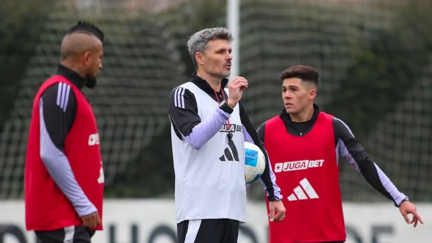 Fernando Ortiz defiende a Javier Correa por su momento en Colo Colo"