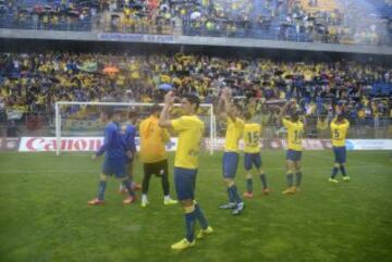 Los jugadores del Cádiz celebran la victoria. 