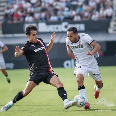 El Sporting sobrevive en el Murube con un Yáñez estelar