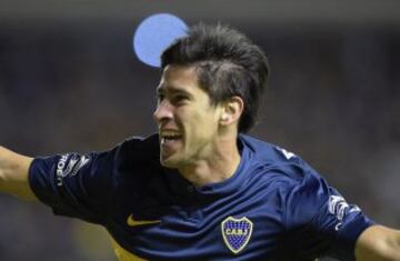 Boca ganó con goles de Pavón y Pezzella en contra, el primero de los tres superclásicos de Argentina.