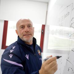 “Sería una irresponsabilidad renovar ahora a Calero”