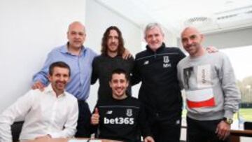 Bojan subió una imagen a las redes sociales tras firmar su renovación.