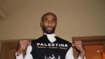 Kanout&eacute;, con la camiseta de Palestina.