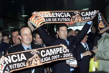 Benítez, junto al presidente Ortí, festeja la Liga de 2002