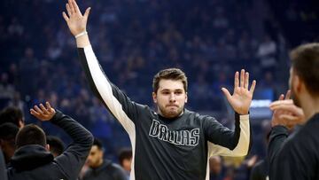 SAN FRANCISCO, CALIFORNIA - JANUARY 14: Luka Doncic #77 of the Dallas Mavericks is introduced to the crowd for their game against the Golden State Warriors at Chase Center on January 14, 2020 in San Francisco, California. NOTE TO USER: User expressly acknowledges and agrees that, by downloading and or using this photograph, User is consenting to the terms and conditions of the Getty Images License Agreement. Ezra Shaw/Getty Images/AFP
== FOR NEWSPAPERS, INTERNET, TELCOS & TELEVISION USE ONLY ==