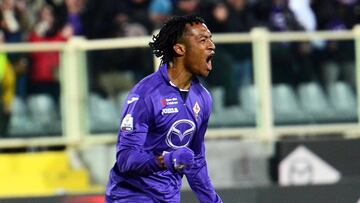 Juan Guillermo Cuadrado celebrando un gol con la Fiorentina