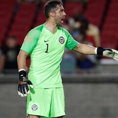 ¿Cuándo fue la última vez que Bravo jugó en la Roja sin ser capitán?