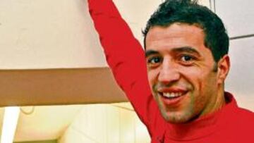 Simao celebra su gol.