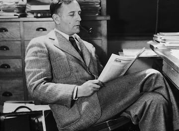 El astr¨®nomo Dr. Edwin Powell Hubble fue miembro del personal del Observatorio del Monte Wilson, Los ?ngeles (EE.UU.). Fue el primer cient¨ªfico en ofrecer evidencia observacional que respaldaba la teor¨ªa, ahora conocida como la Ley de Hubble, de la expansi¨®n del universo. En noviembre, demostr¨® que la nebulosa de la Andr¨®meda se trataba en realidad de otra galaxia fuera de la V¨ªa L¨¢ctea.