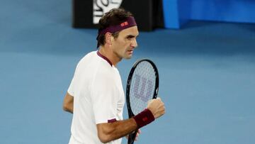 Federer celebra un punto frente a Fucsovics.