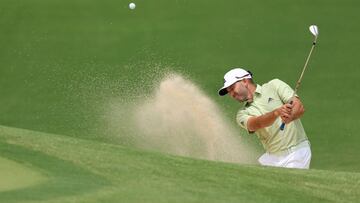 El golfista español Sergio Garcia golpea una bola durante el PGA Championship en el campo de Southern Hills Country Club de Tulsa, Oklahoma.