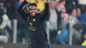 Turin (Italy), 19/10/2024.- Juventus' Cabal jubilates after the owngoal of Lazio's Mario Gila during the Italian Serie A soccer match Juventus FC vs SS Lazio at the Allianz Stadium in Turin, Italy, 19 October 2024. (Italia) EFE/EPA/ALESSANDRO DI MARCO