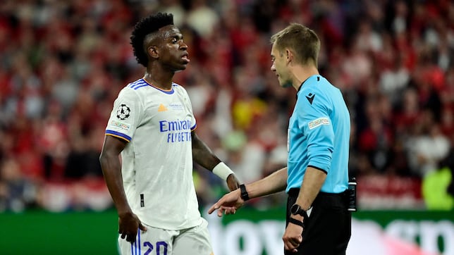 Quién es Clément Turpin, el árbitro del City-Madrid de la Champions y cuántas veces pitó al conjunto blanco